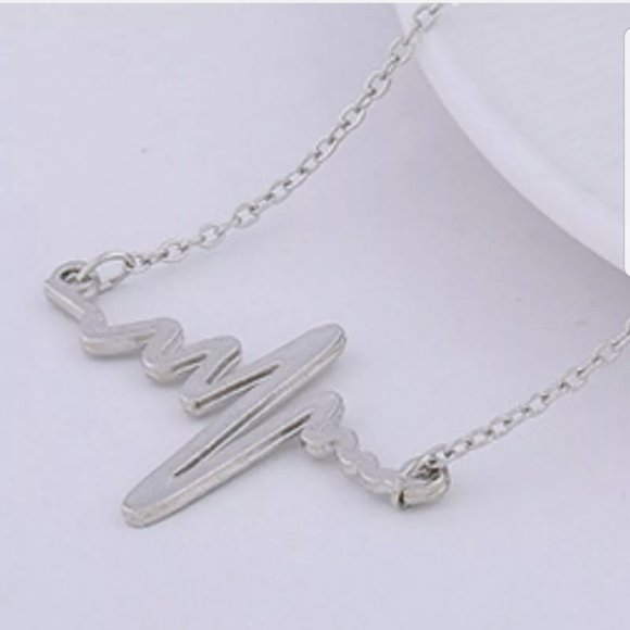 New womens silver tone heart best pendant necklace - Picture 3 of 4